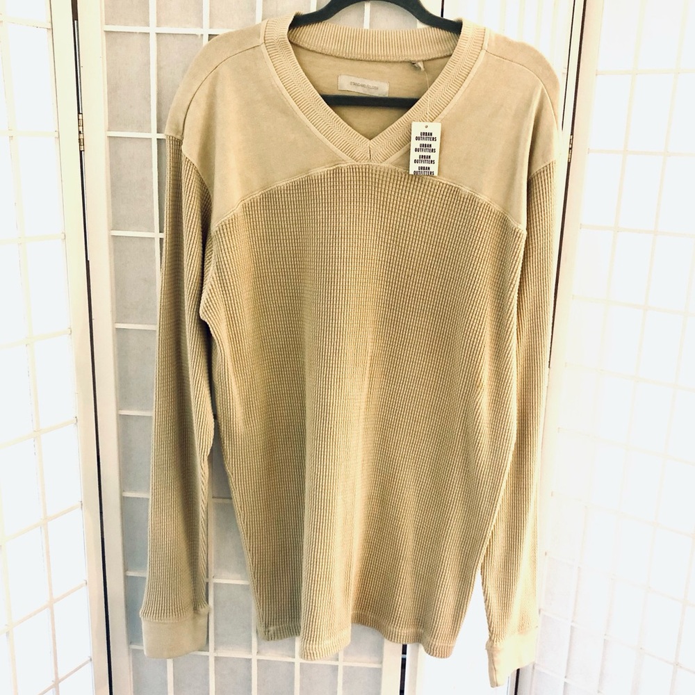 URBAN OUTFITTERS Standard Cloth v neck gorgeous men’s pullover. Size XL